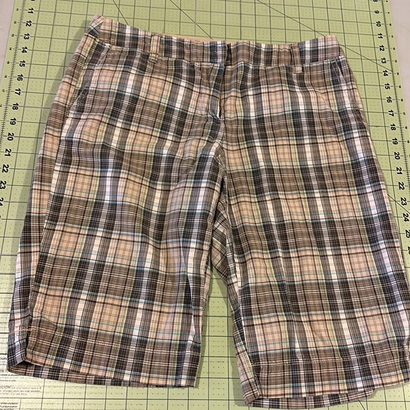 2 pair of plaid Bermuda shorts - Picture 2 of 7